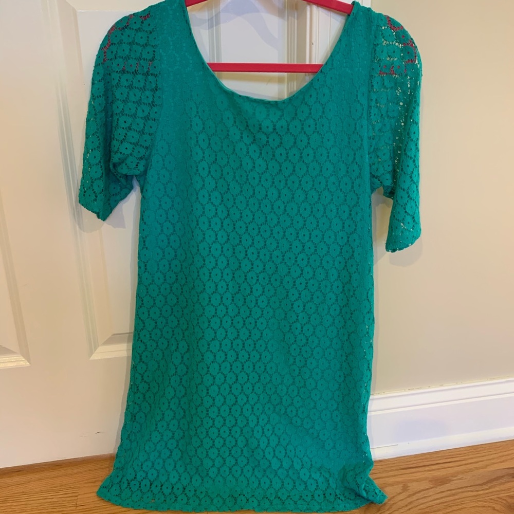 STUNNING GREEN/BLUE LACE DRESS TAN UNDERLINE